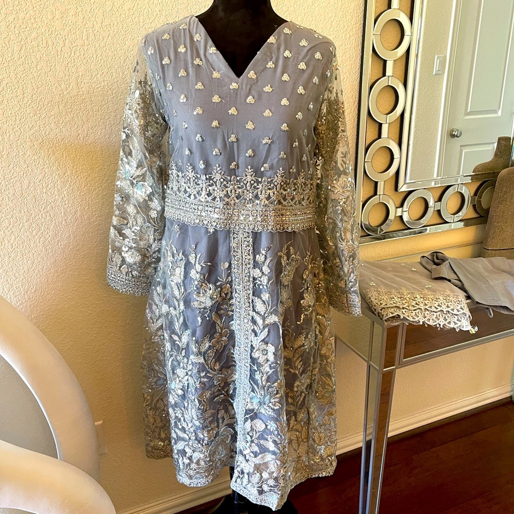 Pakistani/Indian beautiful net embellished 3 piece dress S/M.